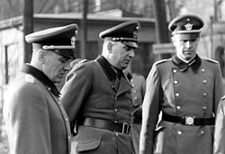 Otto Winkelmann (jobbra) Kurt Daluege mellett 1940-ben