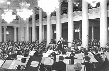 Bundesarchiv Bild 183-22917-0015, Leningrad, Konzert des Sinfonieorchesters der Leningrader Philharmonie.jpg
