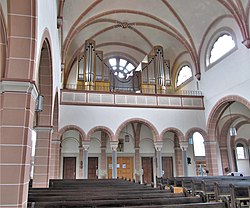 Burbach Herz Jesu Innen 06.JPG