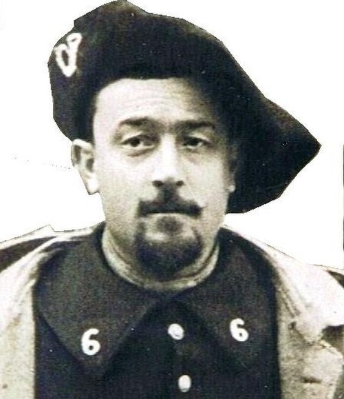 A French chasseur alpin in World War I, with his distinctive large beret