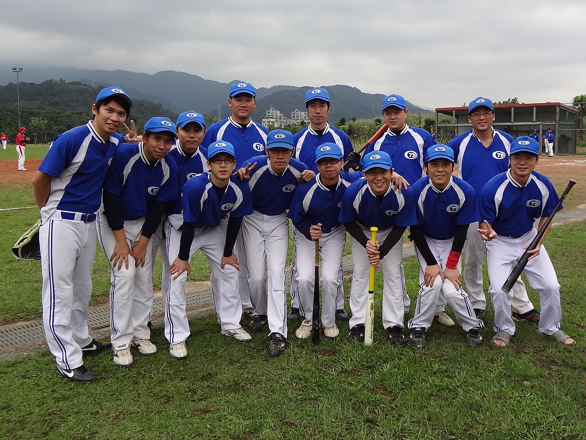 File:CTE baseball team 20111030a.jpg - Wikimedia Commons