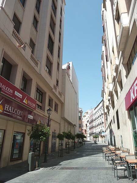 File:Calle de los Libreros (Madrid) 02.jpg