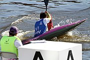 Deutsch: Kanusport bei den Olympischen Jugendspielen 2018; Tag 10, 16. Oktober 2018; Finale Jungen Einer-Kajak-Slalom: Lan Tominc (Slowenien, Gold) - Guan Changheng (China, Silber) - Tom Bouchardon (Frankreich, Bronze) English: Canoeing at the 2018 Summer Youth Olympics at 16 October 2018 – Boys' K1 slalom Gold Medal Race: Lan Tominc (Slovenia, gold) - Guan Changheng (China, silver) - Tom Bouchardon (France, bronze)