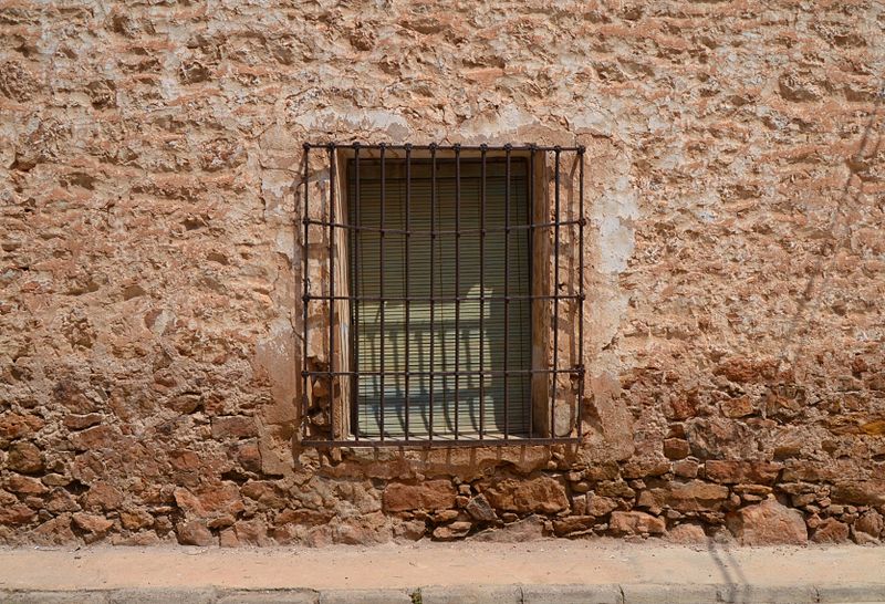 File:Casa Gran d'Alfara de la Baronia, finestra.JPG