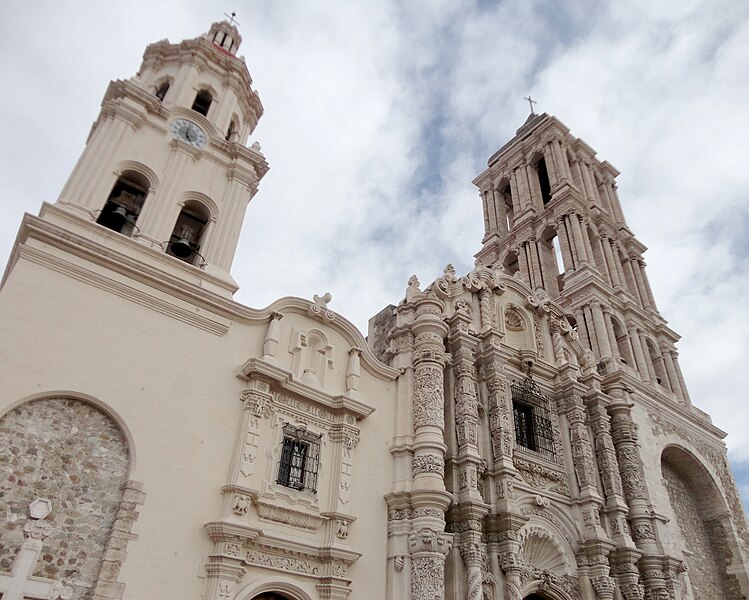 File:Catedral de Saltillo, Coahuila - Fachada y Torres.jpg