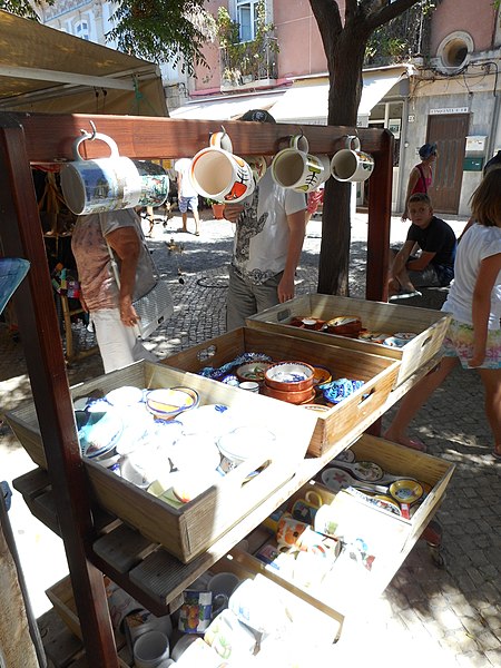 File:Ceramic shop, Lagos, 31 July 2015.JPG