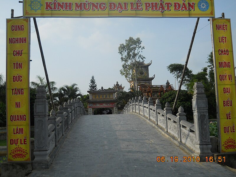 File:Chùa Sùng Nghiem12.JPG