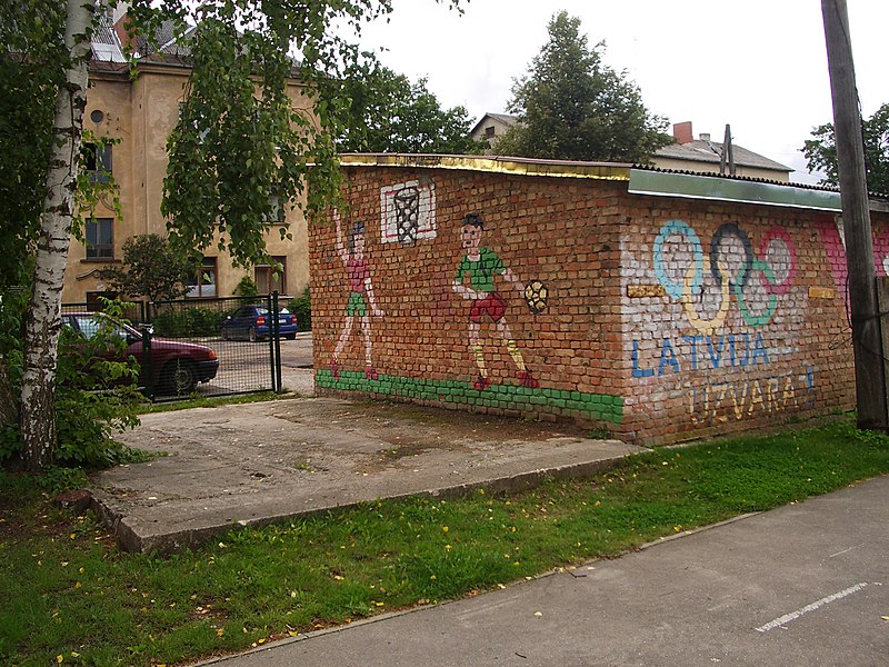 File:Children's paintings on wall near Bauska 2nd secondary school. Latvia - Victory^ August, 2011 - panoramio.jpg