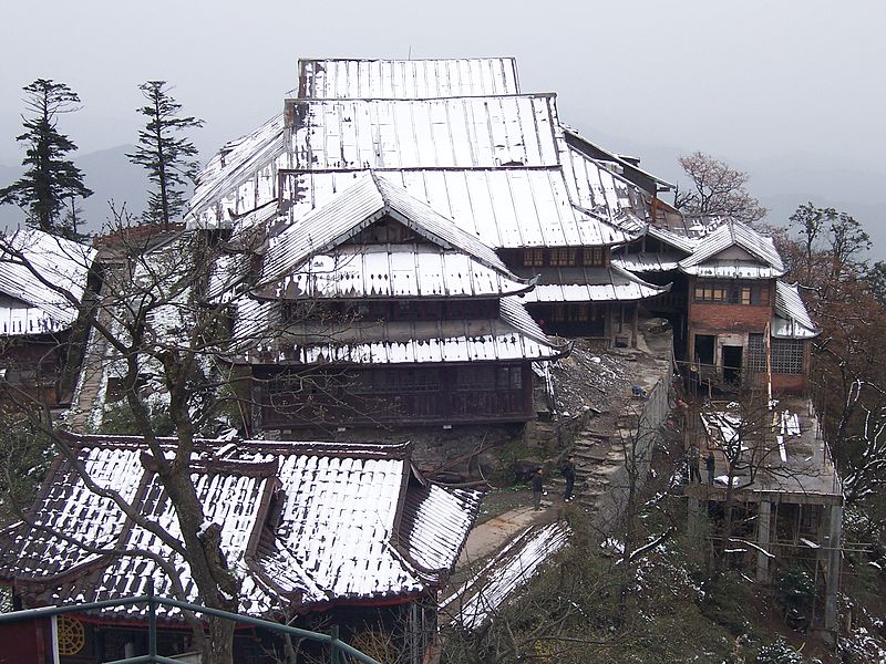 File:China - Emei Shan 17 - Monastery of the Elephant Bathing Pool (135963261).jpg