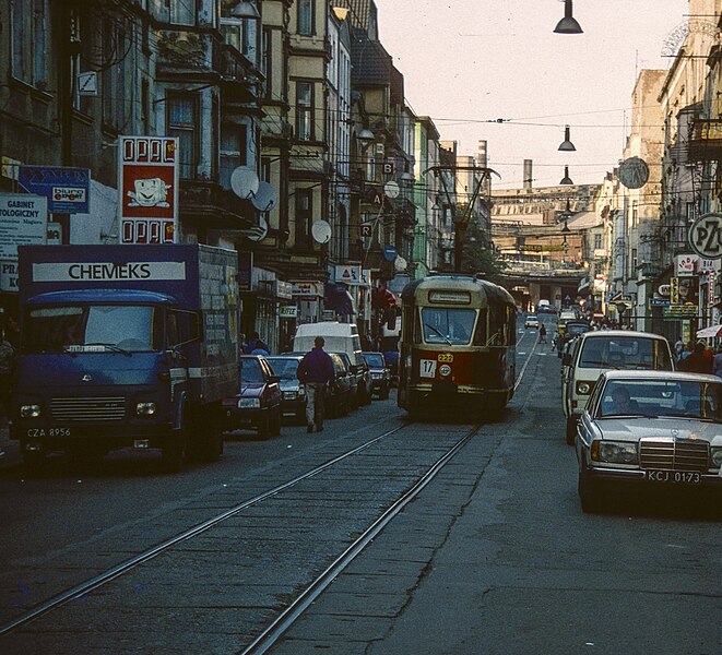 File:Chorzów in 1993, street, cottage, streetcar (SIK 03-036001).jpg