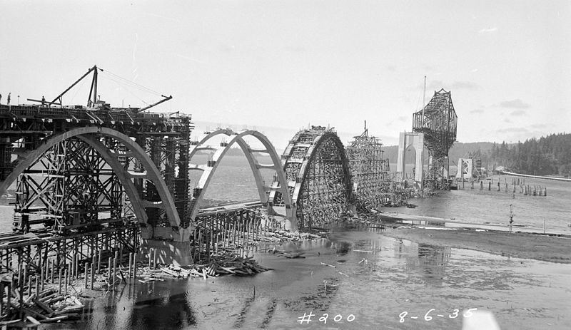 File:Coos Bay Bridge, Construction (32091766393).jpg