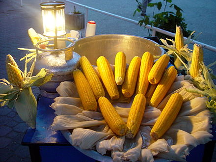 Cooking corn on the cob by boiling