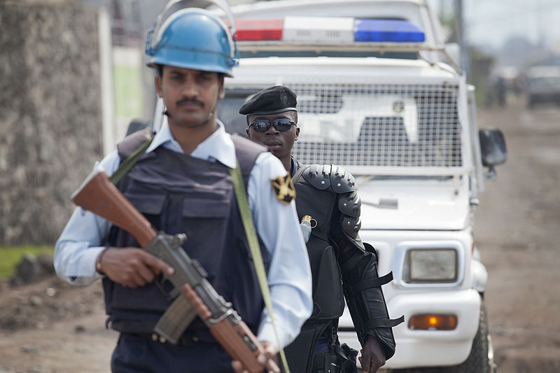 File:Des éléments de l'Unité de police constituée (FPU) et de la Police nationale congolaise (PNC) en patrouille à Goma, province du Nord Kivu, 7 décembre 2011. (6476017293).jpg