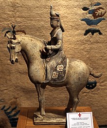 A bird on a man on a horse, Tang dynasty Dinastia tang, coppia di musici a cavallo, VIII-IX secolo ca. 01.jpg