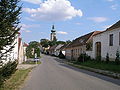 Čeština: Hlavní ulice, pohled na střed obce od západu English: Main street, the Western view of the central part of the village Deutsch: Hauptstrasse