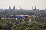 ThyssenKrupp smelteværk i Duisburg-Bruckhausen fotograferet fra højovn 5 i Landschaftspark Duisburg Nord, venstre højovn 9 før den nye foring i 2012, ved siden af ​​den nye højovn 8, lige nu den nedrivne højovn 4