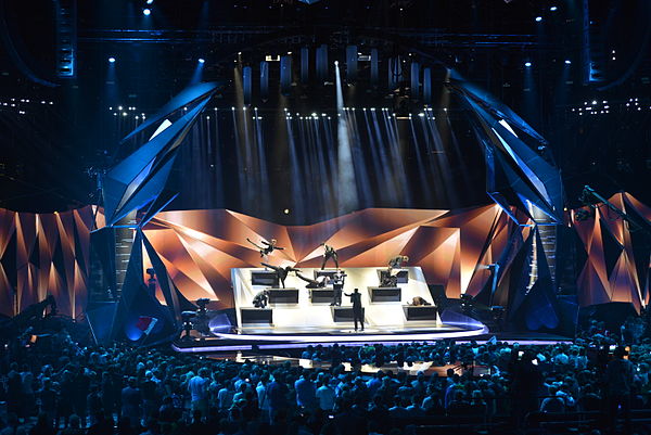 The stage with its movable parts and the audience closely surrounding it during the opening act of the second semi-final