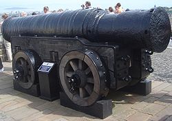 Mons Meg - a 15th-century cannon. Edinburgh Castle Mons Meg DSC05099.JPG