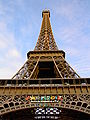 Menara Eiffel ketika Prancis ditunjuk menjadi penyelenggara Olimpiade Musim Panas 2012, musim panas 2005