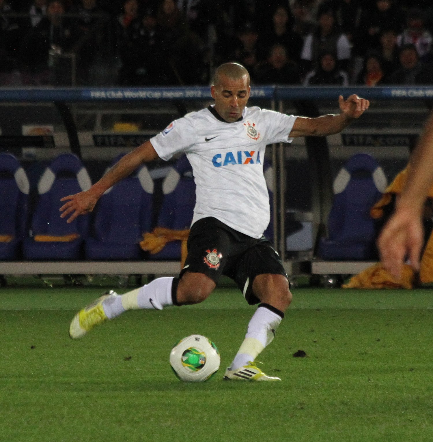 Um mês após vice, Guerrero recebe prêmio de artilheiro e craque da Copa do  Brasil, internacional