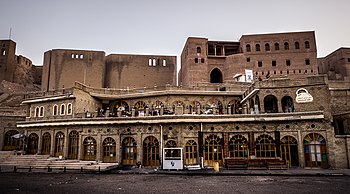 Erbil Citadel and Machko tea house in Erbil (Arbil), Kurdistan Region of Iraq Fotografia: Rawen pasha Licenza: CC-BY-SA-3.0