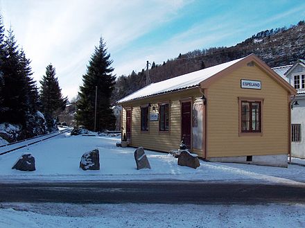 Espeland train station on the Old Voss Line Espeland holdeplass.JPG