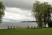 English: Garden of the castle of Tutzing. View to the cloudy Starnberger See. Deutsch: Blick auf den bewölkten Starnberger See vom Schlosspark Tutzing aus.