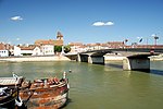 Vy över bron över Saône i byn Saint-Jean-de-Losne