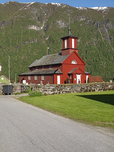 File:Fjaerland-Kirke 6044272.JPG