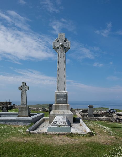 File:Flora MacDonald monument June 2016.jpg