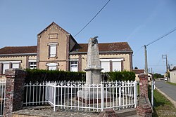 Friaize mairie monument aux morts église Saint-Maurice Eure-et-Loir France.jpg