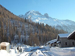 Building next to two station tracks in the snow