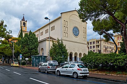 Come arrivare a Chiesa Dei Santi Pietro E Teresa Del Bambin Gesù con i mezzi pubblici - Informazioni sul luogo