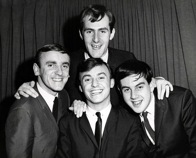 File:Gerry and the Pacemakers group photo 1964.JPG