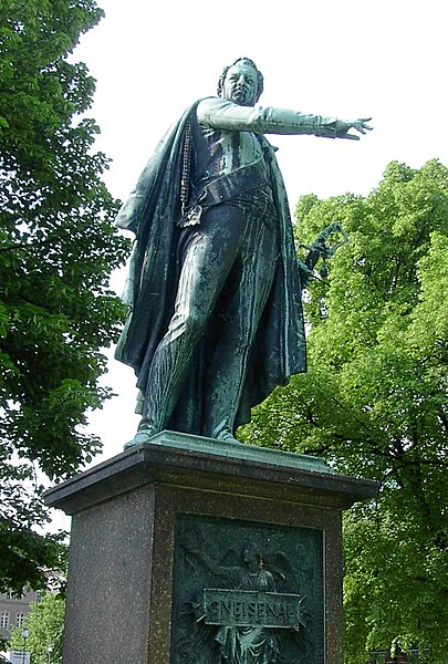 File:Gneisenaustatue.JPG