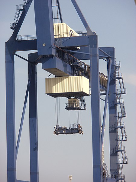 File:Grúa en el Puerto de Cádiz, Cádiz, España.jpg