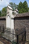 Grab Mit Den Händchen: Grabmal in Roermond, Niederlande