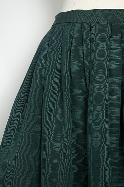 File:Green Poplin Skirt by Sybil Connolly- Detail.jpg