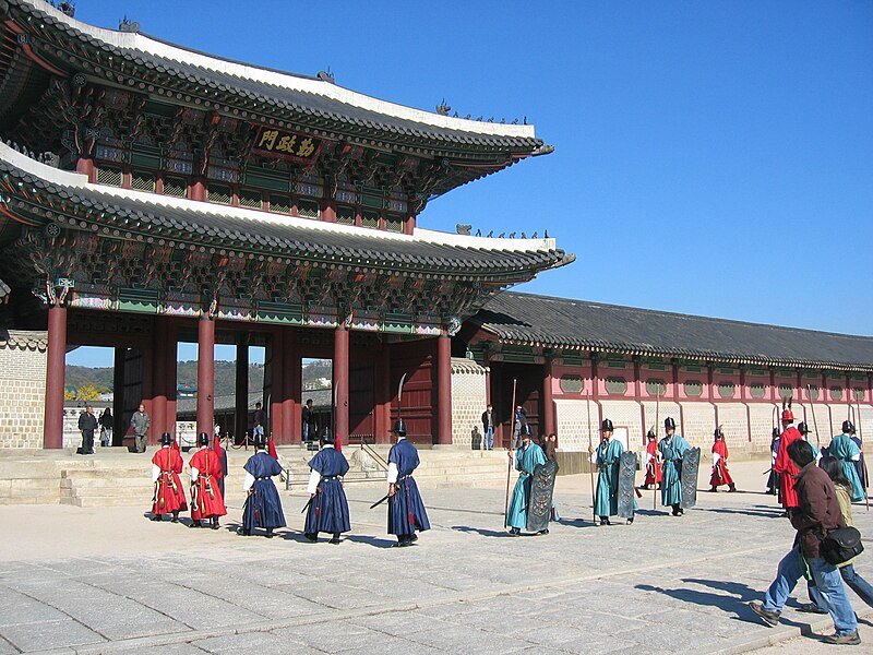 File:Guards.at.Gyeongbokgung-01.jpg