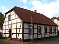 Giebelständiges FW-Haus mit Krüppelwalm