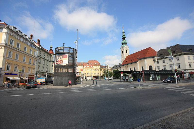 File:Heiligengeistplatz, Klagenfurt.JPG