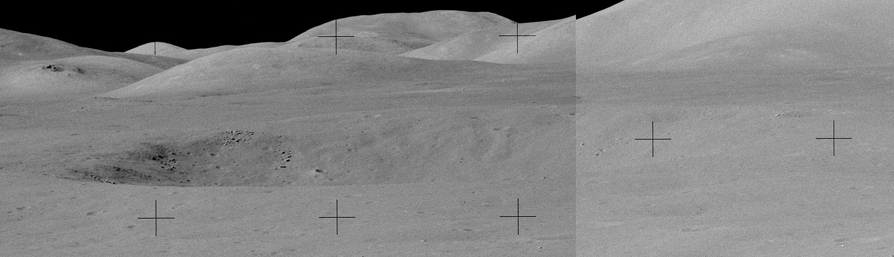 Mosaic que mostra el cràter Henry vist des de l'Estació Geològica 6. A més distància, el pendent del Massís Nord