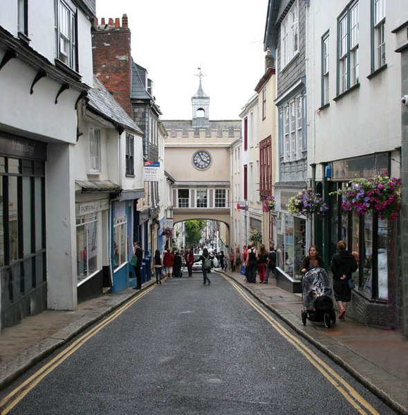 File:High Street, Totnes - geograph.org.uk - 922433.jpg