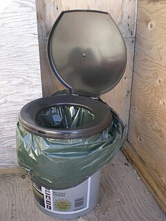 <span class="mw-page-title-main">Bucket toilet</span> Basic form of a dry toilet with a bucket