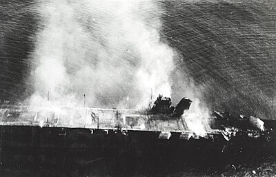 Japanese aircraft carrier Hiryu burning on 5 June 1942 (NH 73064).jpg