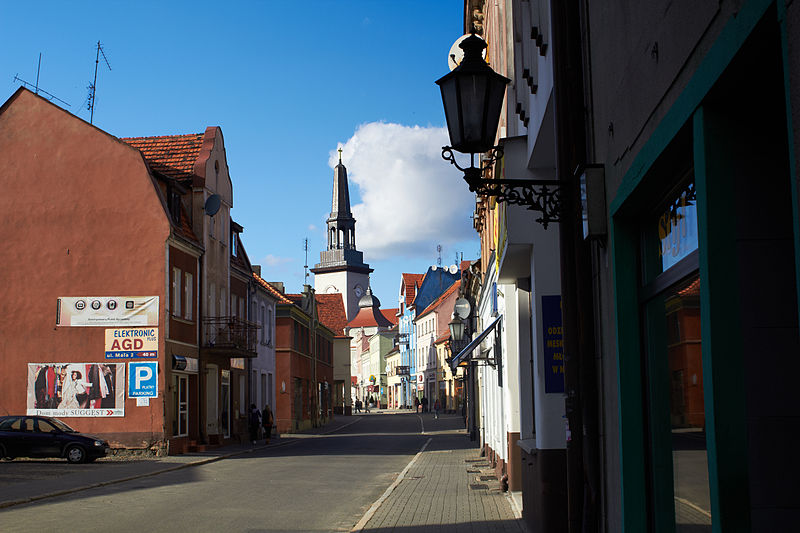 File:Jarocin układ urbanistyczny widok w strone rynku od ulicy Śródmiejskiej.jpg