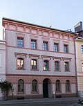 Residential building in closed development