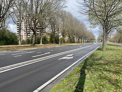 Hoe gaan naar John F. Kennedylaan 3 met het openbaar vervoer - Over de plek