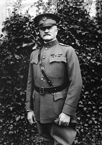 Pershing mit Koppel, aber ohne das von mir gemeinte Koppelschloss