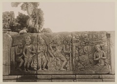 KITLV 40035 - Kassian Céphas - Reliefs on the terrace of the Shiva temple of Prambanan near Yogyakarta - 1889-1890.tif